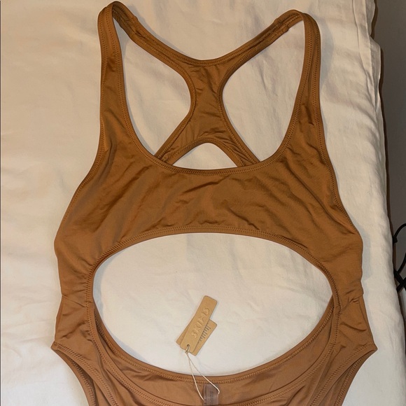SKIMS One-Piece Swimsuit with Cut-Out - Picture 6 of 16